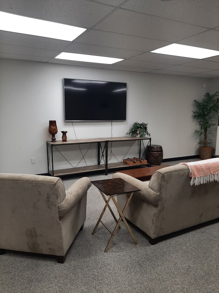 Modern Unit In The Beautiful City Of Oneida. - Verona, NY