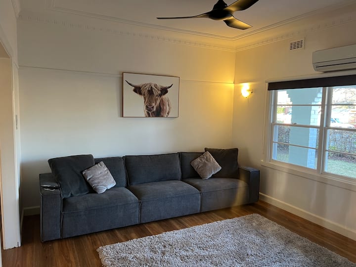 Cheerful 3 Bedroom Home In The Centre Of Town - Shepparton