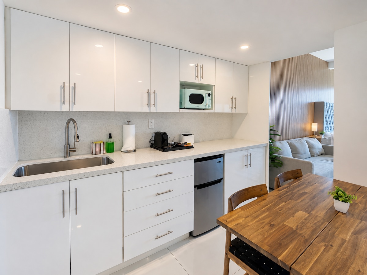 OceanViews~TopFloor~XLstudio MiamiBeachResort