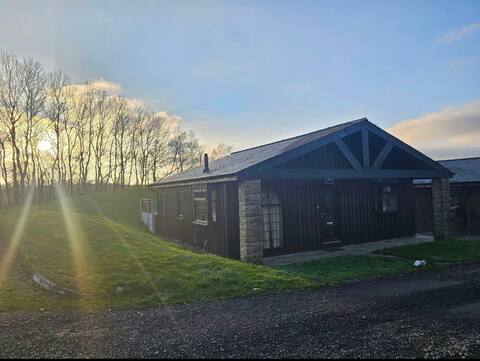 The Curious Stag - Luxury Log Cabin and Hot Tub