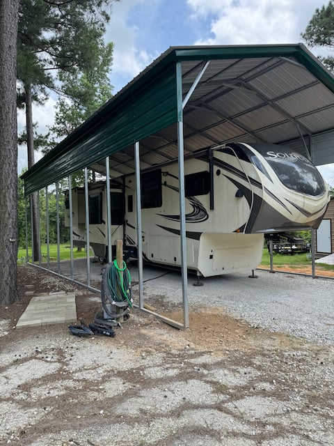 Beautiful Luxury RV in country setting