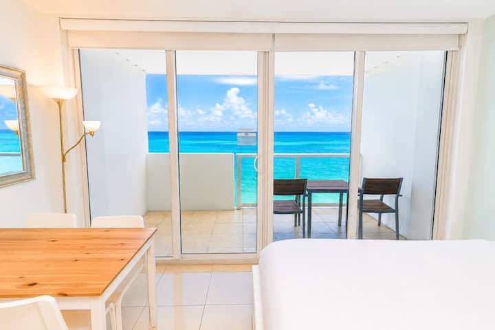 High-floor Ocean Views | Balcony + Free Valet - Miami Beach