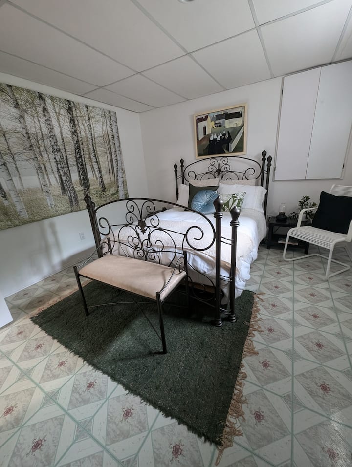 Bedroom #2 (.lower level) double bed