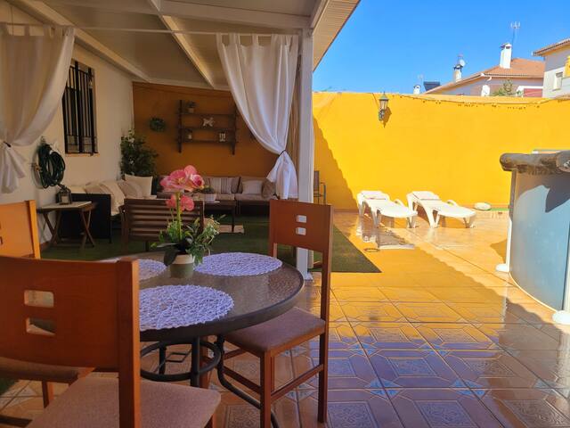 Entire home with 2 bedrooms in Córdoba - Casa  Las Rubias. Piscina. Paz y descanso.