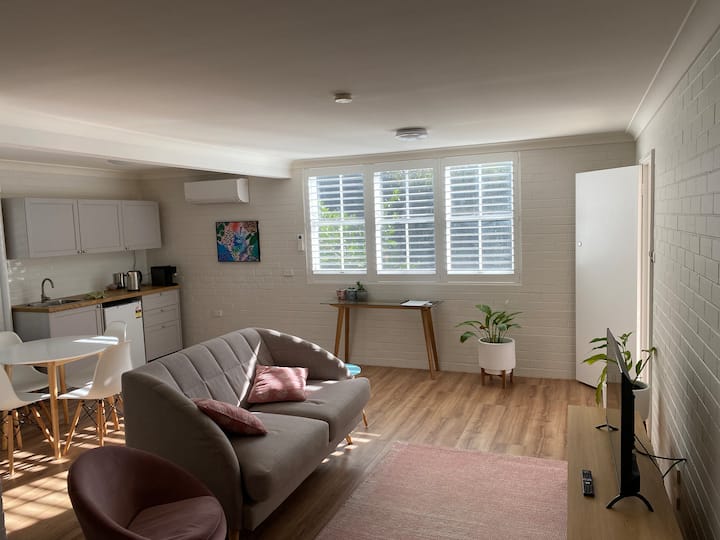 Spacious Sanctuary In The Heart Of Town. - Berry