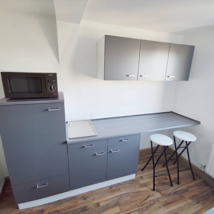 Private Saubere Wohnung / 2 Zimmer 2og - Zwenkau