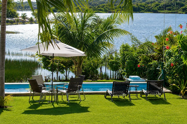 Lagoon & Sea | Pool and private lagoon for swimming