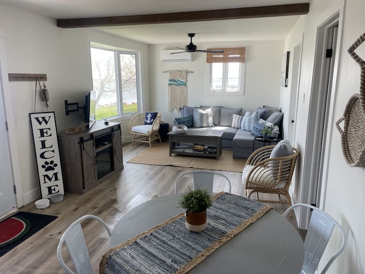 Renovated Waterfront Cottage - Île-du-Prince-Édouard