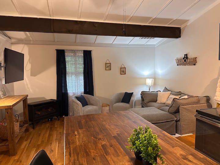 Pet-friendly Cabin Near Lake Chatuge - Young Harris, GA
