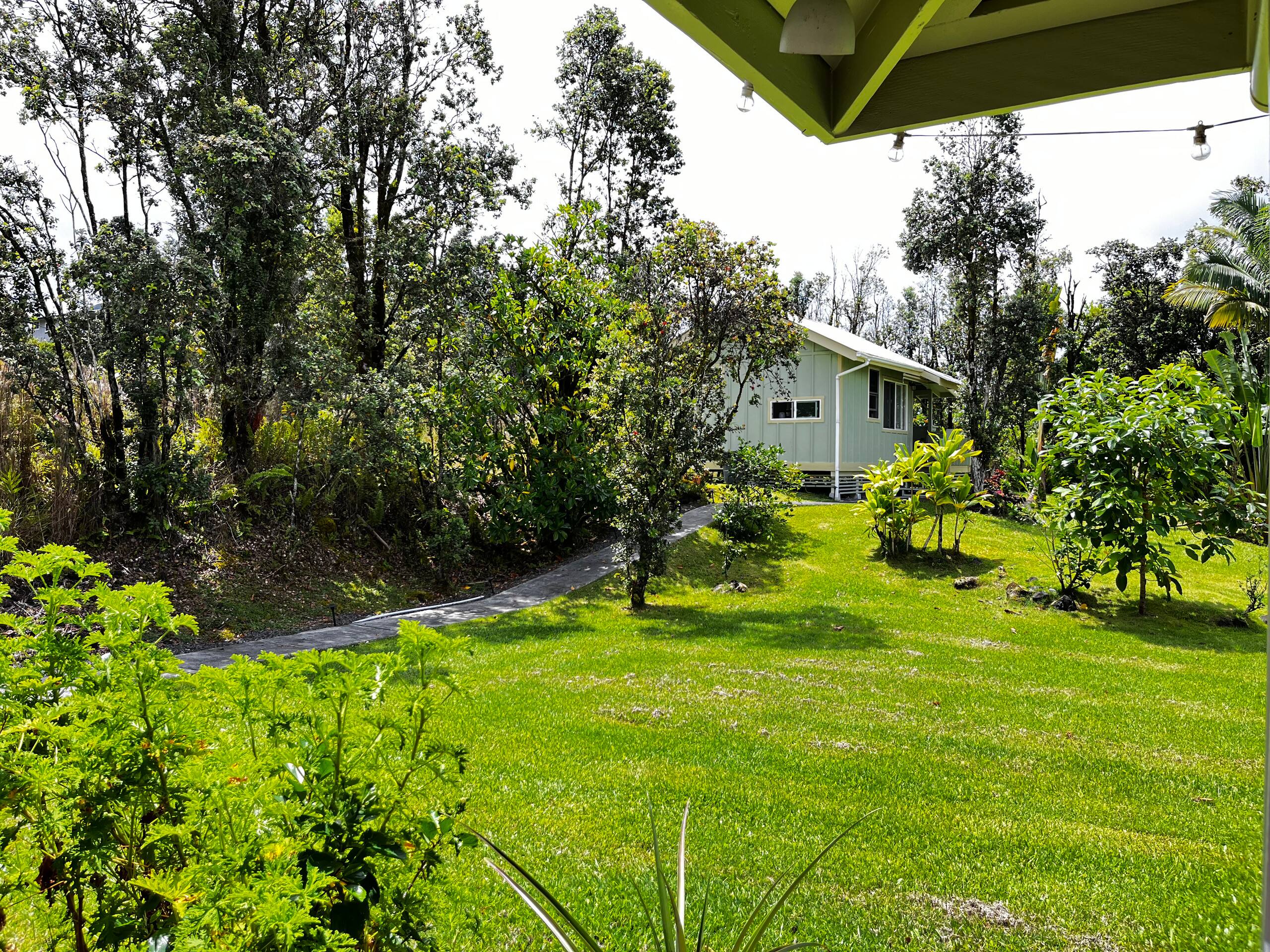 Guesthouse in Hilo · ★5.0 · Studio · 1 bed · 1 bath - Image 10