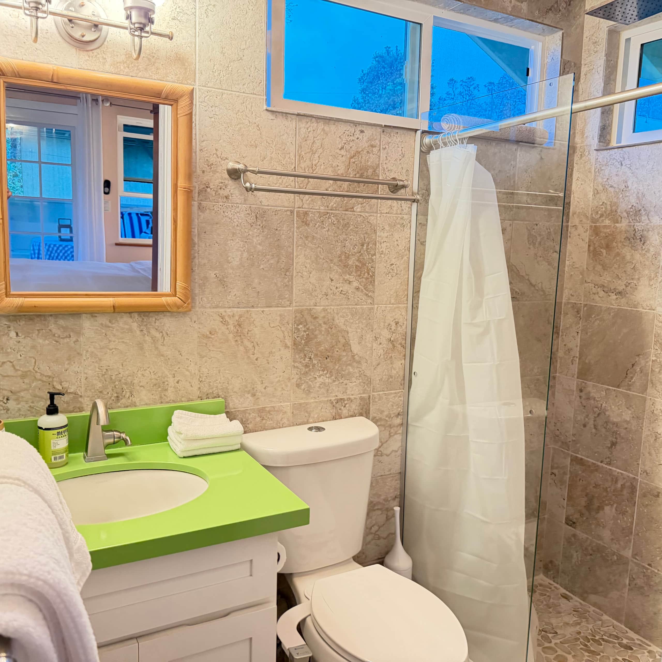 Guesthouse in Hilo · ★5.0 · Studio · 1 bed · 1 bath - Image 3