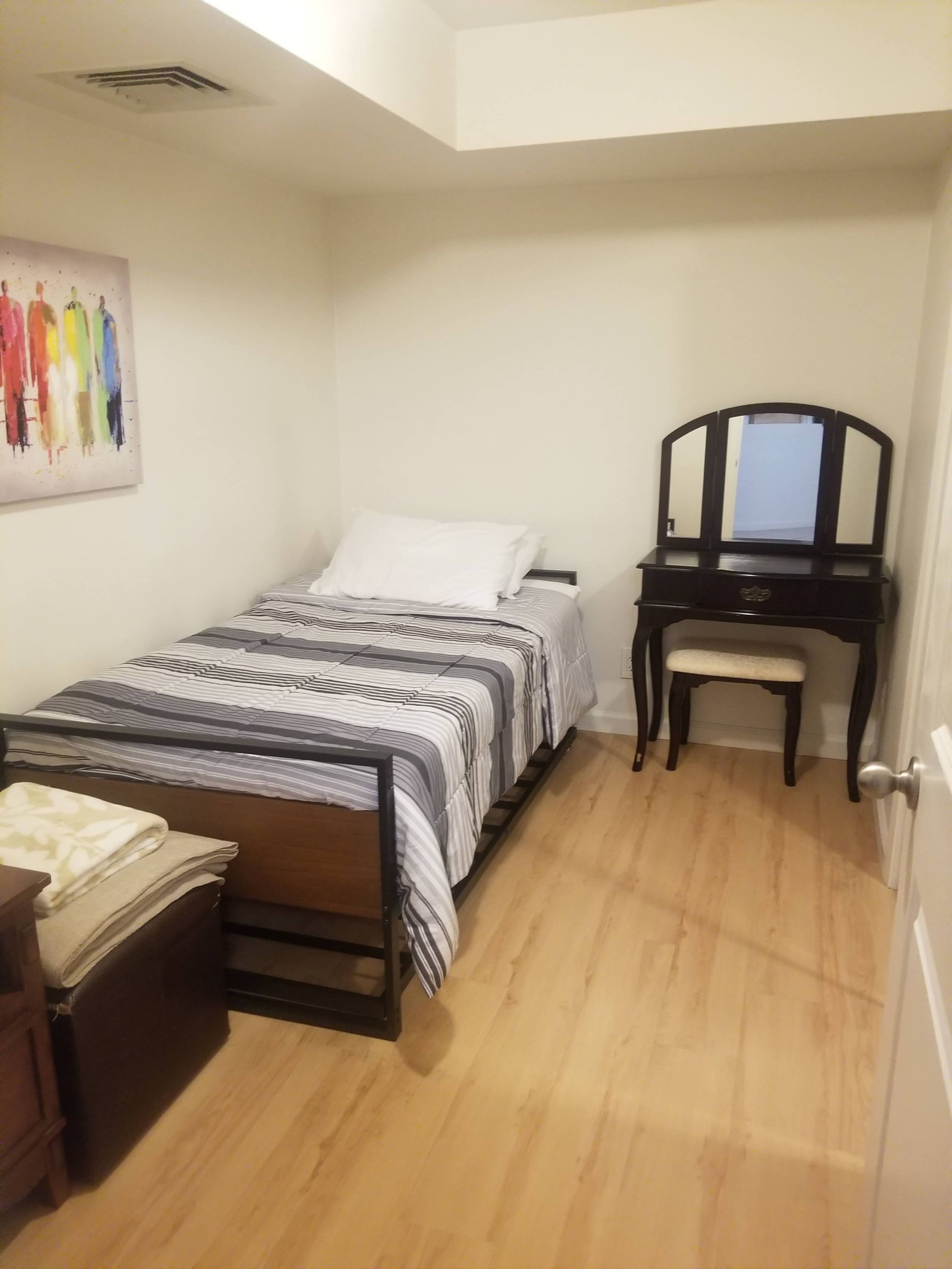 Condo in Honolulu · ★4.52 · 3 bedrooms · 3 beds · 1 private bath - Image 9