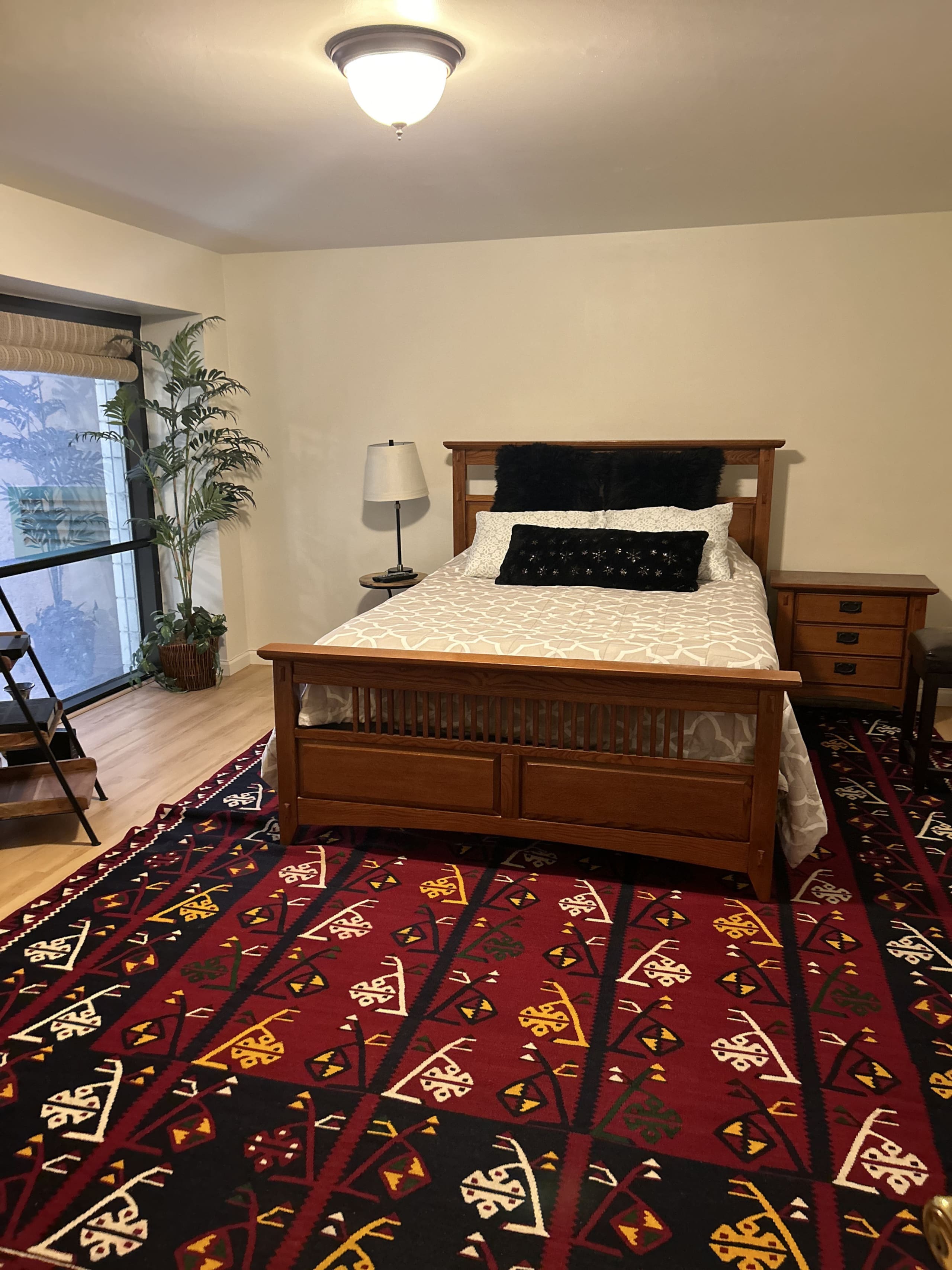 Condo in Honolulu · ★4.52 · 3 bedrooms · 3 beds · 1 private bath - Image 8