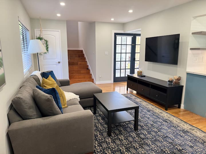 Cheerful 2-bedroom Townhouse With Patio - メンローパーク, CA
