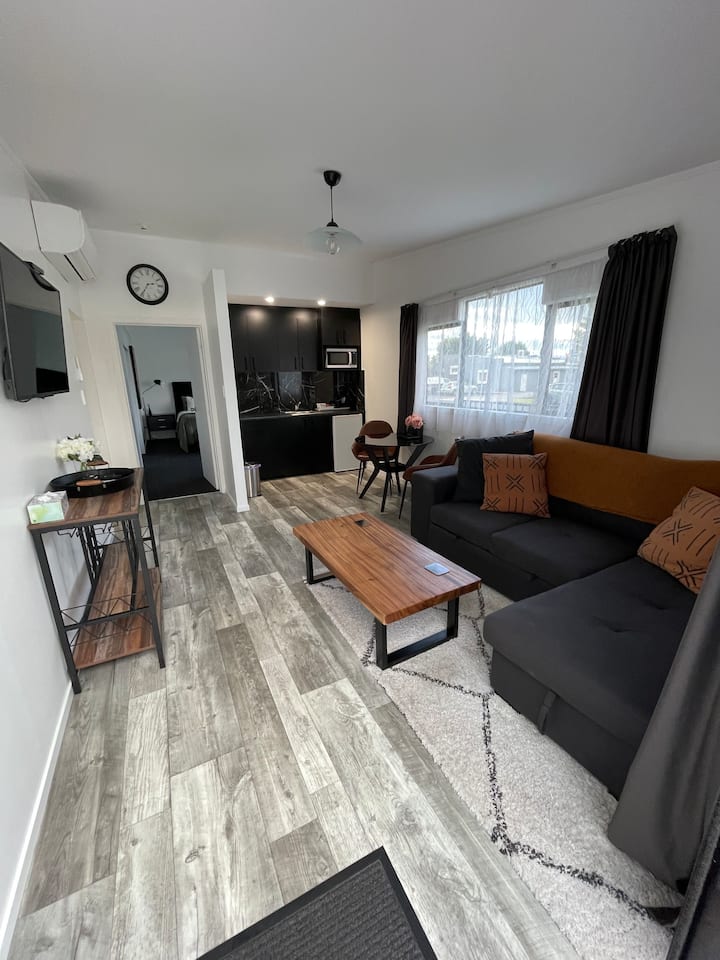 Campbell Unit
Modern Private Central Accommodation - Cambridge