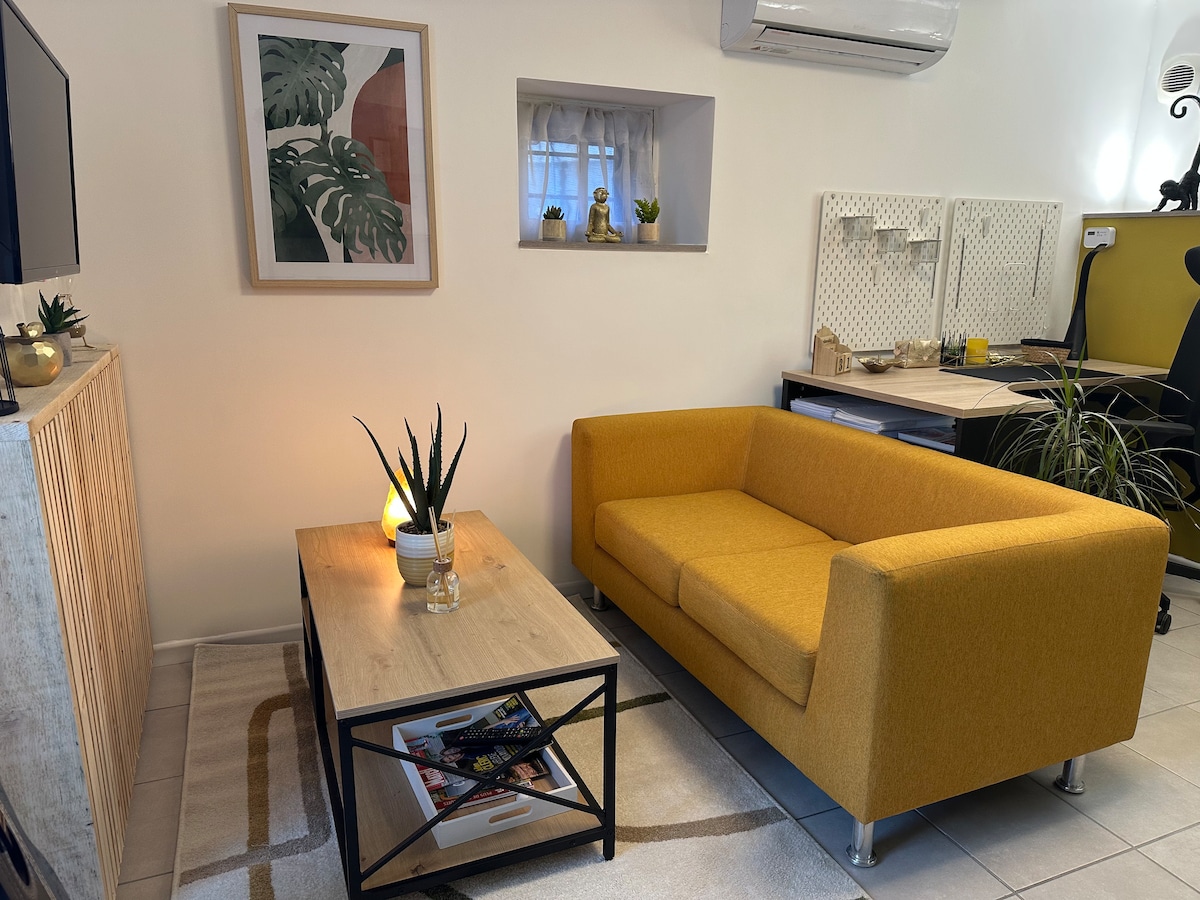 Airbnb performant: Getaway to the South! Private patio – L'Alésien à Alès