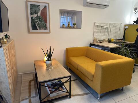 Airbnb performant: South: 2-bedroom with Air Conditioning & Private Patio – L'Alésien à Alès