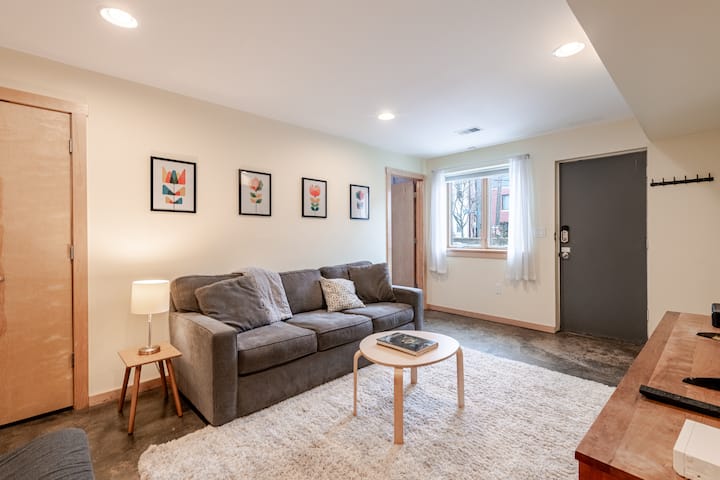 Modern Love Apartment - Heart Of Lawrenceville! - Homestead, PA
