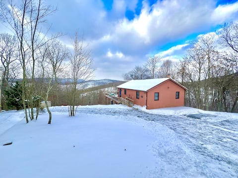 VIEWS! Fire Pit|Pool Table|Arcade|Quiet|Secluded