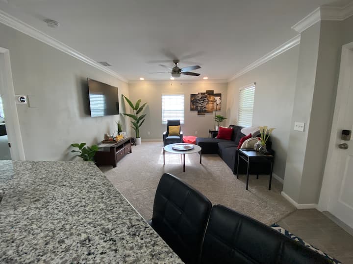 Beautiful One-bedroom Guest Suite, Private Entry. - Tampa, FL