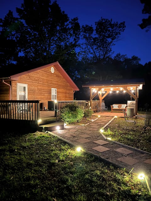 Alley Spring Ridge Cabin in Eminence, MO