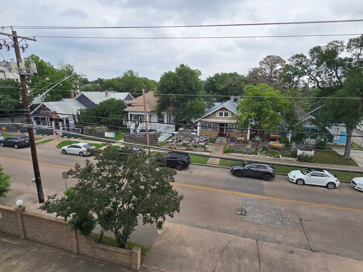 Fresh & Comfortable Near UT