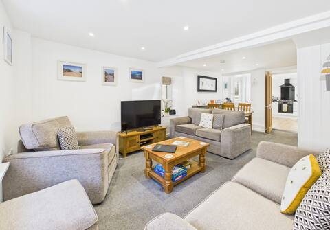 Cosy Cornish Cottage with Secret Garden & Hot Tub