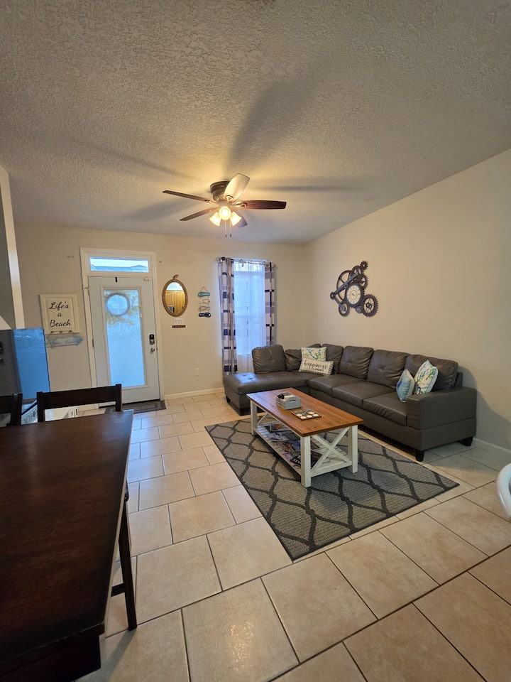 Beach Breeze Retreat - Snowbirds Welcome! - Biloxi, MS
