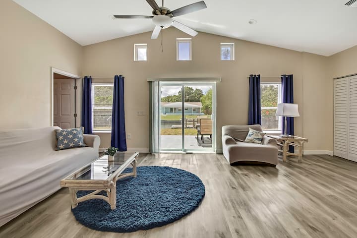 Sunny And Spacious 3 Bedroom 2 Bath Hudson! Fl. - Hudson, FL