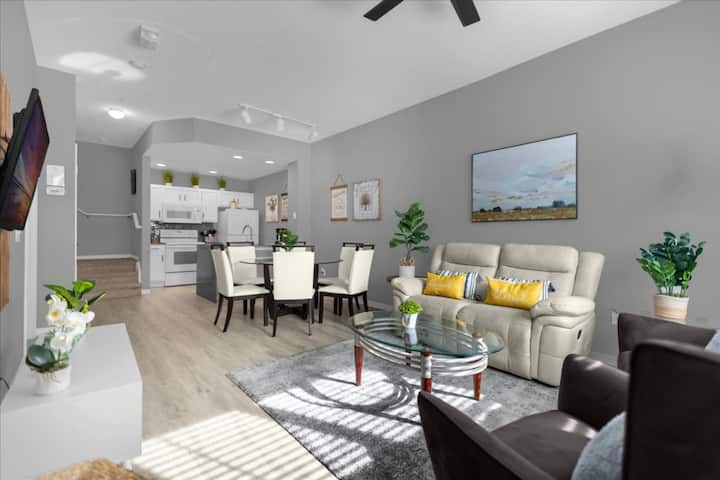 3 Bd/ 2 Ba/ Villas At Seven Dwarfs Lane (10-105)