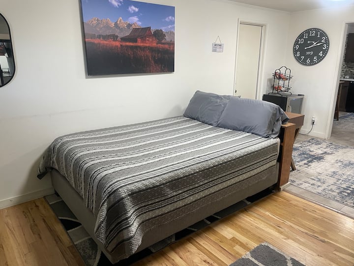 King Bed | 3 Bdrm |Fenced Yard| Tvs In Every Bdrm - Casper, WY