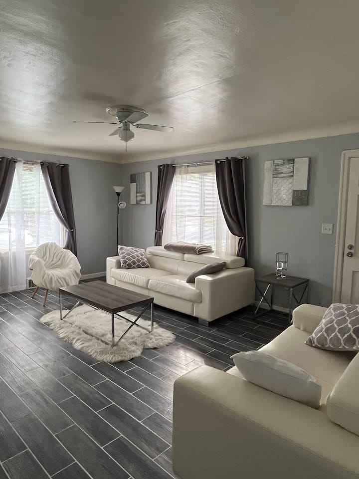 Cozy And Homey Bungalow W/ Free Parking-yakima, Wa - Yakima, WA
