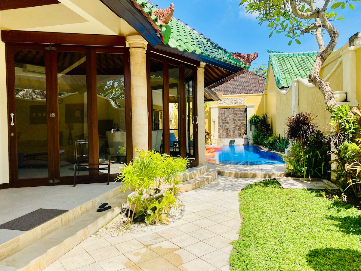 Villa in Kecamatan Denpasar Selatan · ★4.38 · 2 bedrooms · 3 beds · 2.5 private baths, порівнянний Airbnb
