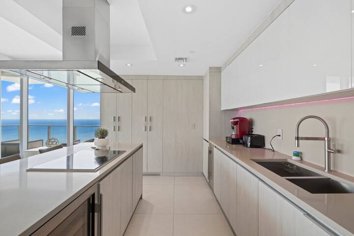 Mansion In The Sky – Wall to Wall Oceanfront! gallery image 3