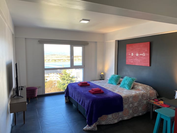 The King Size bed (1.80 x 1.90 meters) where you can rest after touring the National Park located a few kilometers from the city center or after trekking to get to know the wonderful Laguna Esmeralda.  