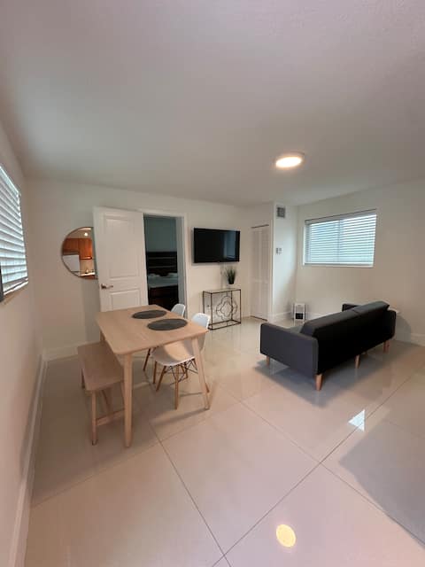 Top performing Airbnb: Charming and Spacious Miami Apartment! in Shenandoah South