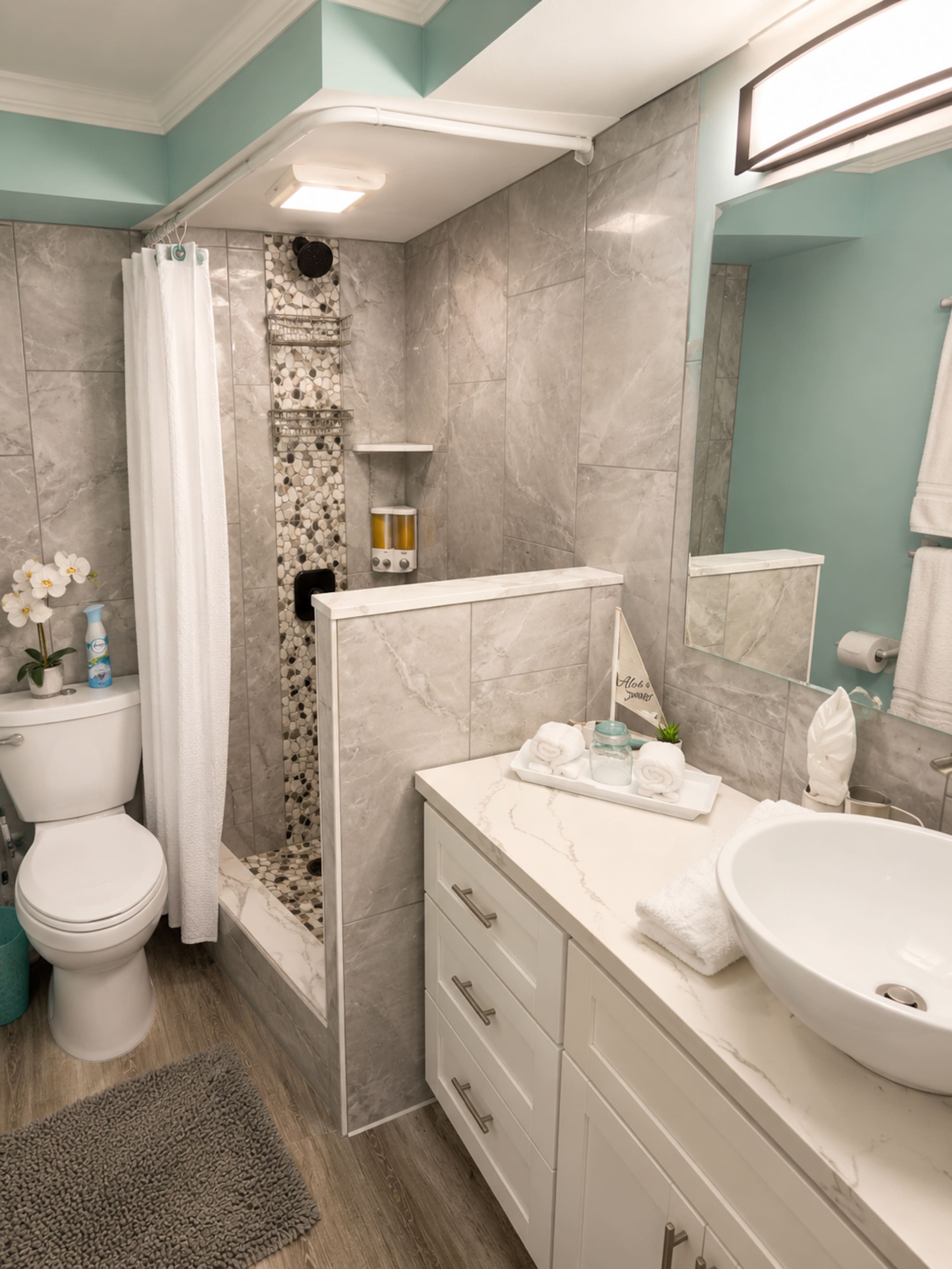 Condo in Honolulu · ★4.93 · 1 bedroom · 2 beds · 1 bath - Image 6