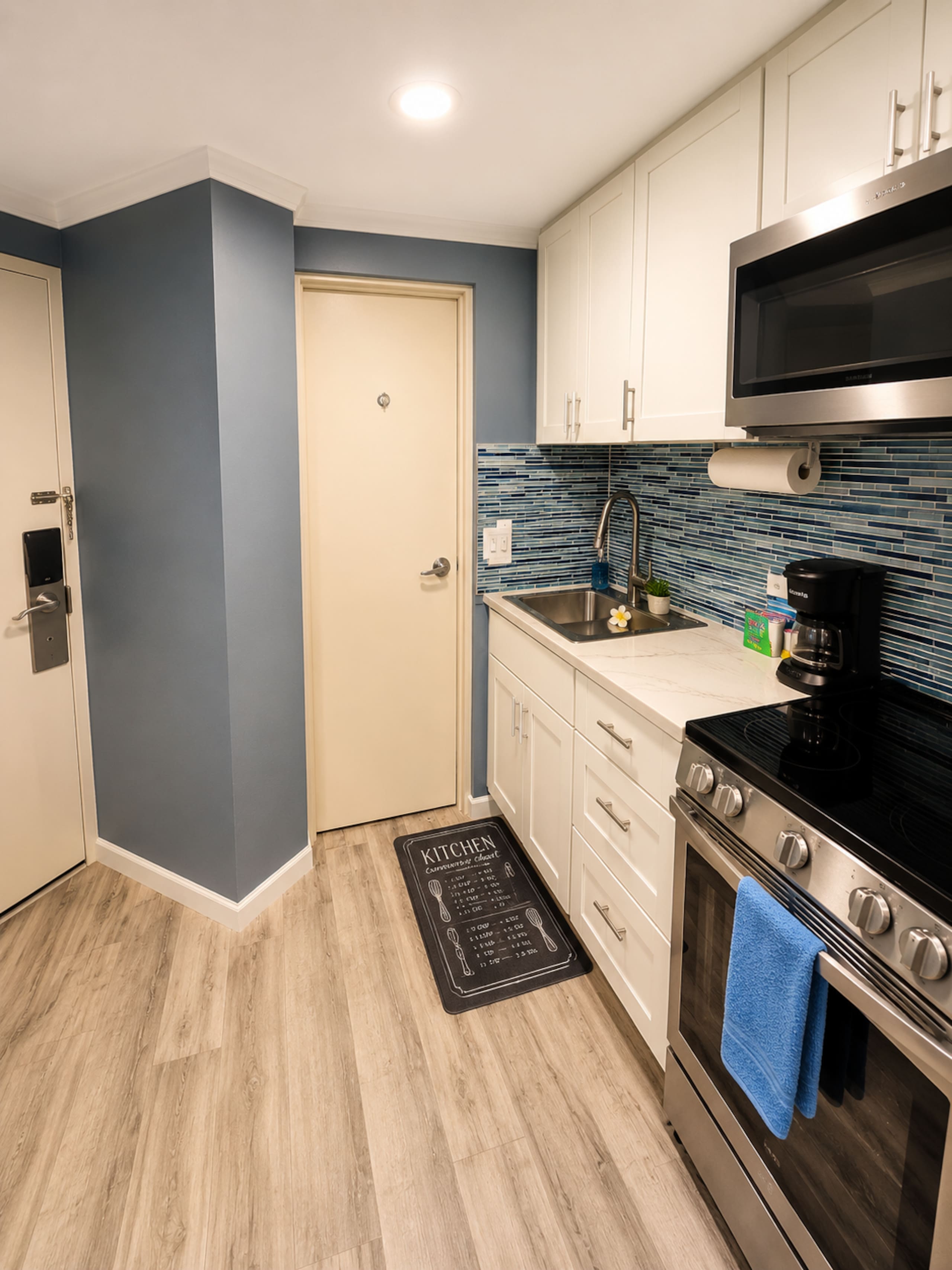 Condo in Honolulu · ★4.93 · 1 bedroom · 2 beds · 1 bath - Image 5