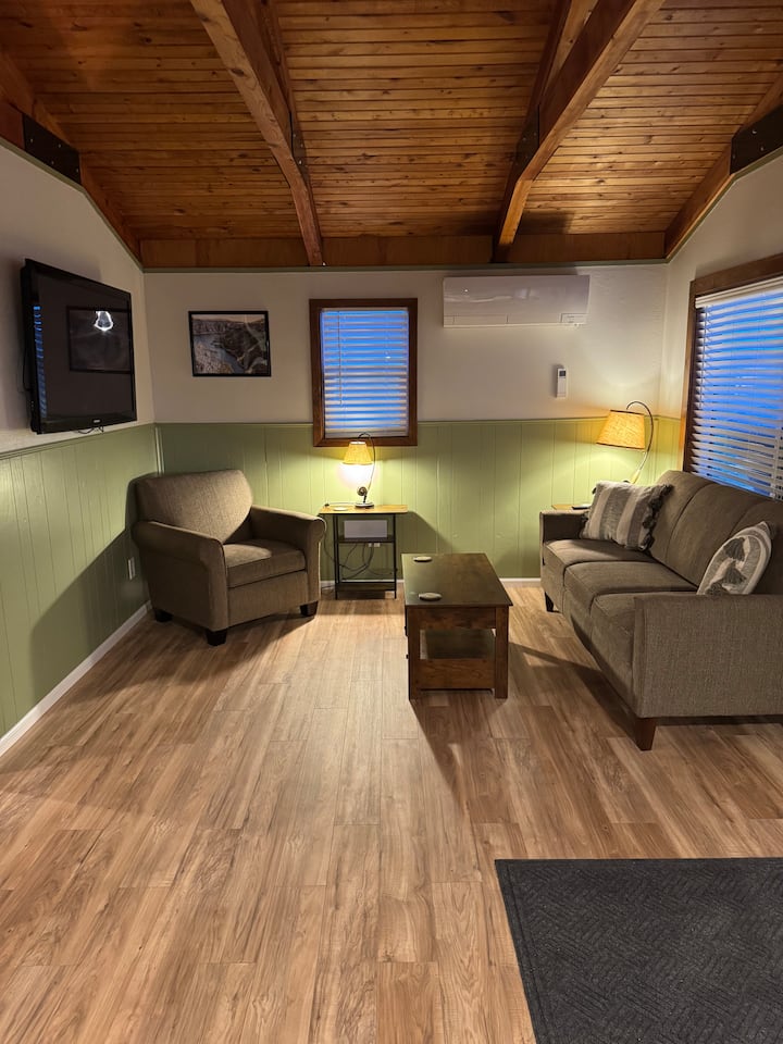 *Newly Remodeled*
Bighorn Mountain View Cabin - Fort Smith, MT