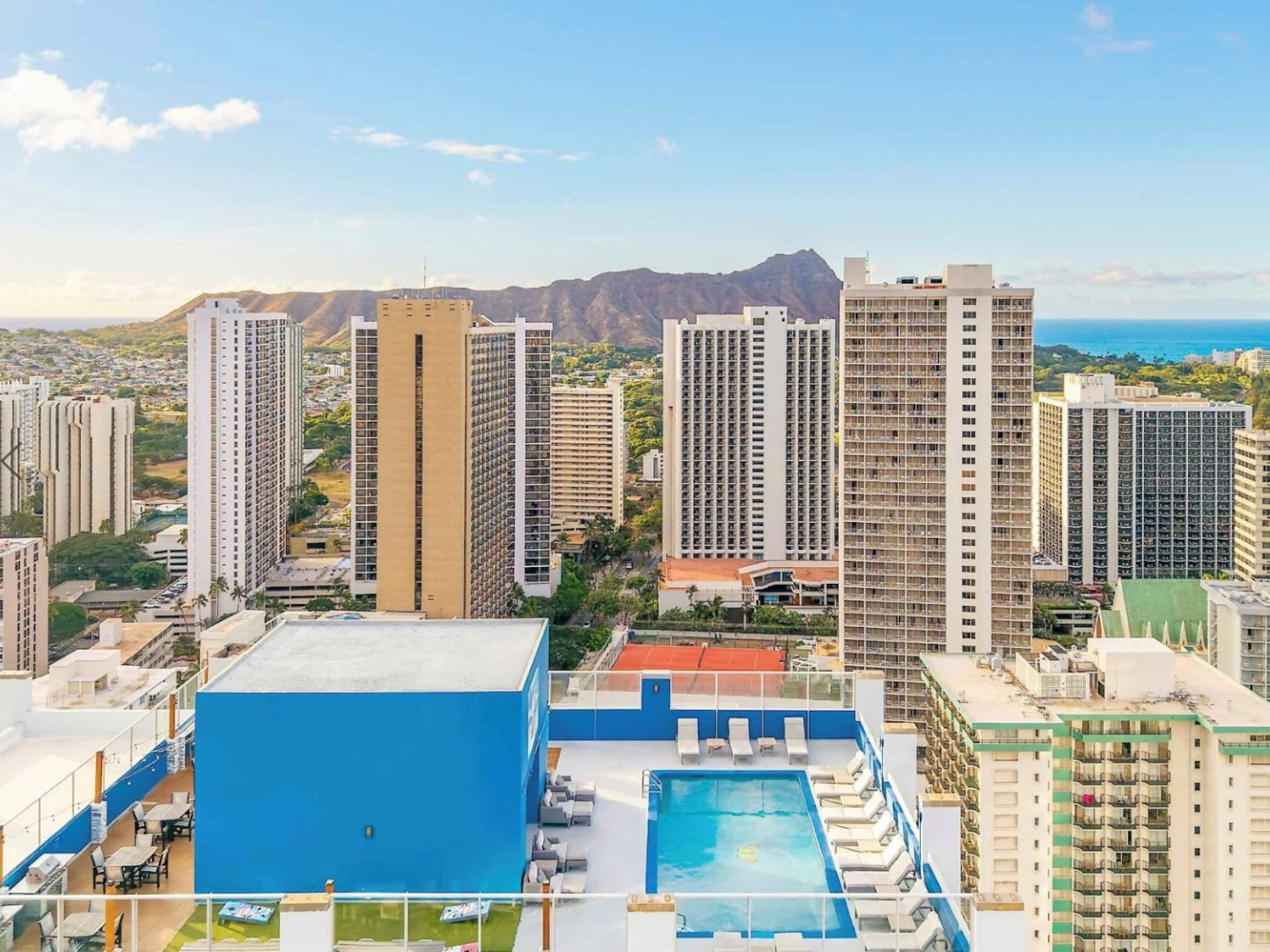 Condo in Honolulu · ★4.91 · Studio · 2 beds · 1 private bath - Image 40
