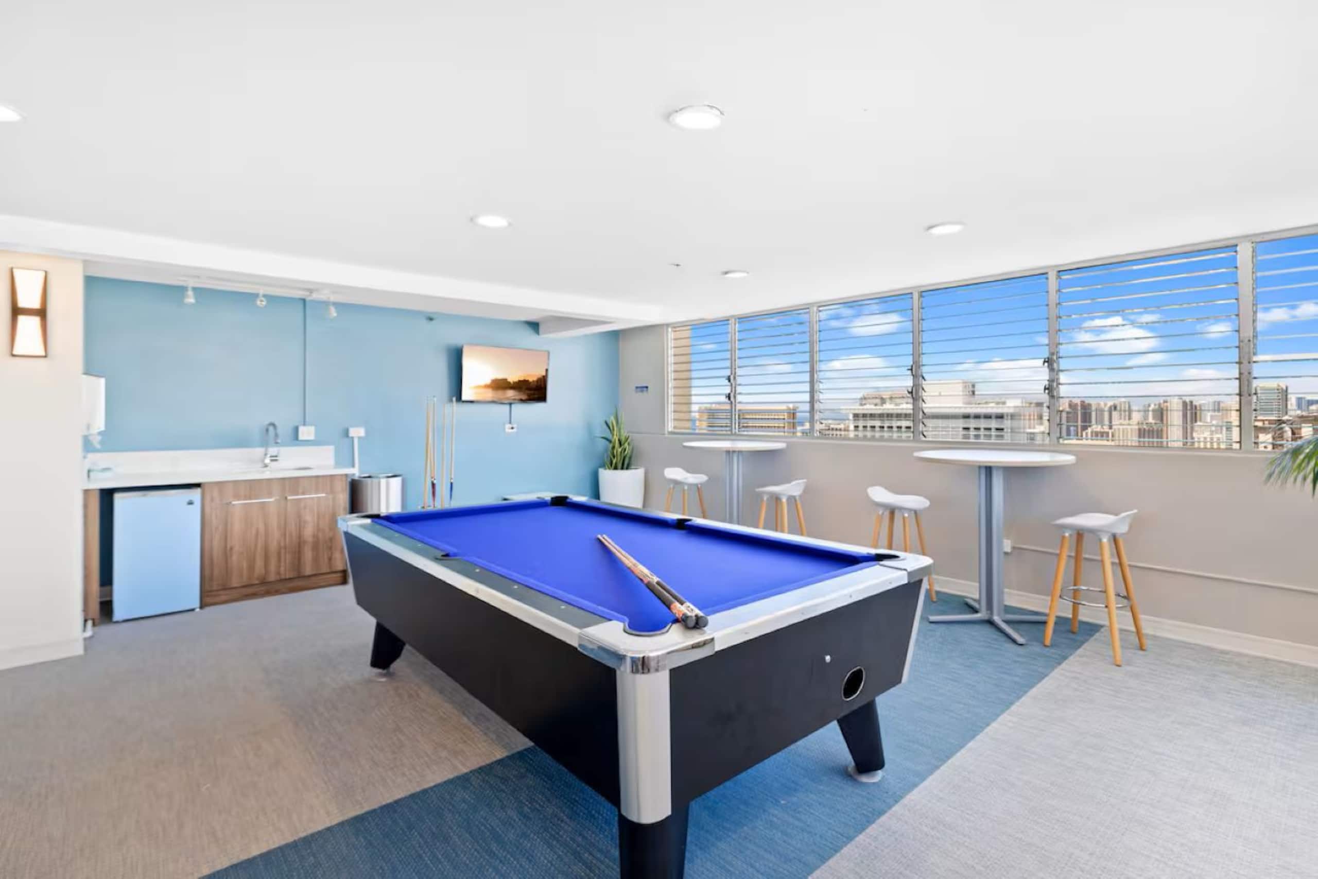 Condo in Honolulu · ★4.91 · Studio · 2 beds · 1 private bath - Image 31