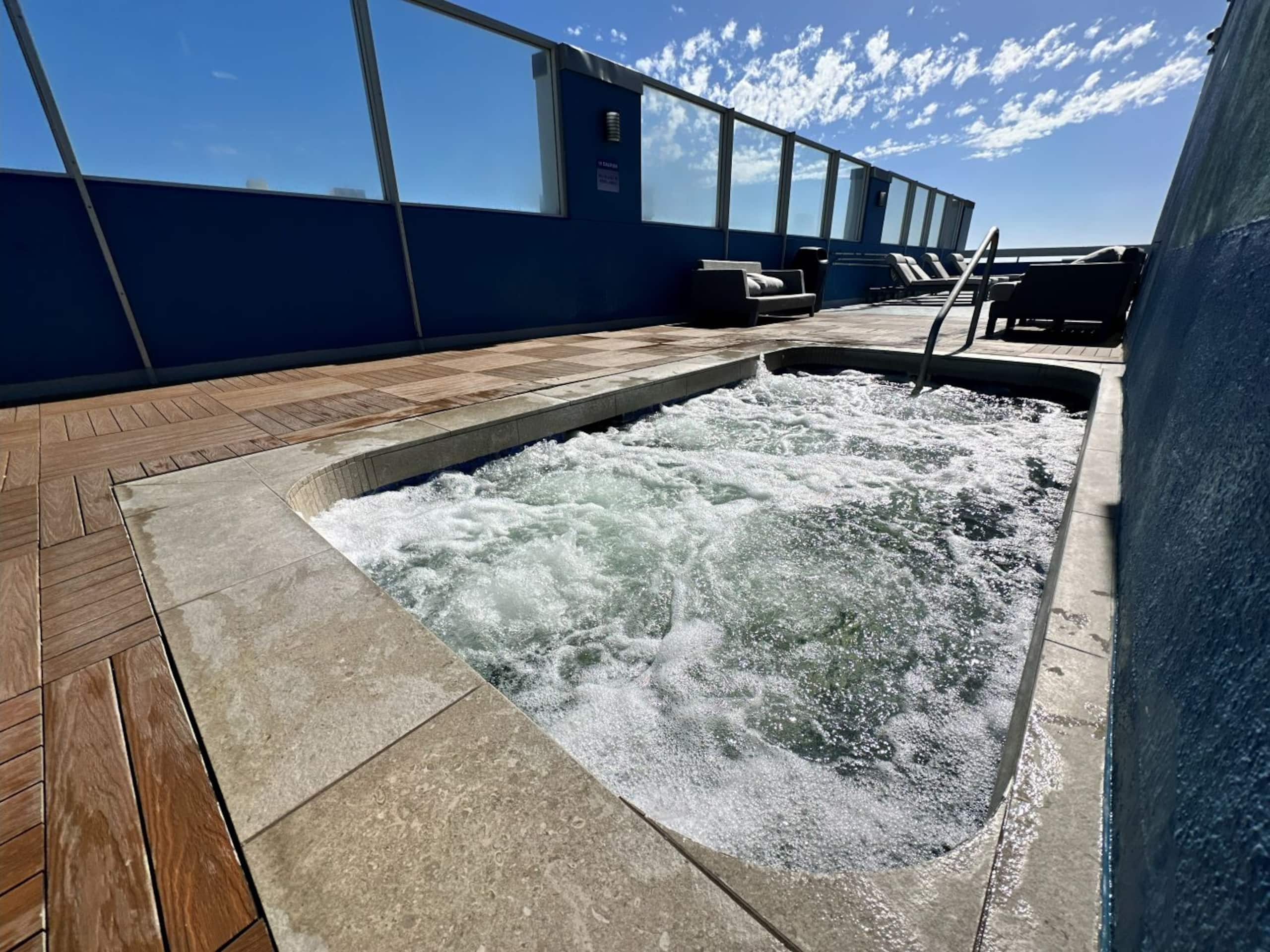 Condo in Honolulu · ★4.91 · Studio · 2 beds · 1 private bath - Image 24