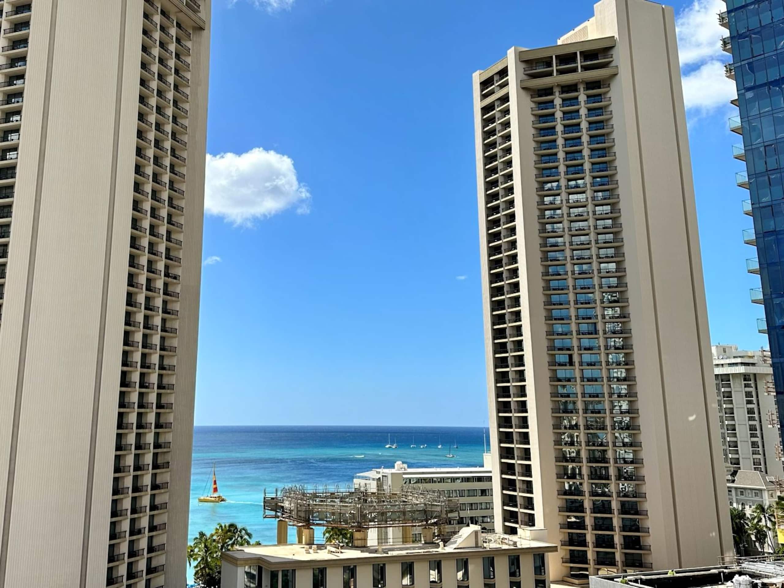 Condo in Honolulu · ★4.91 · Studio · 2 beds · 1 private bath - Image 22
