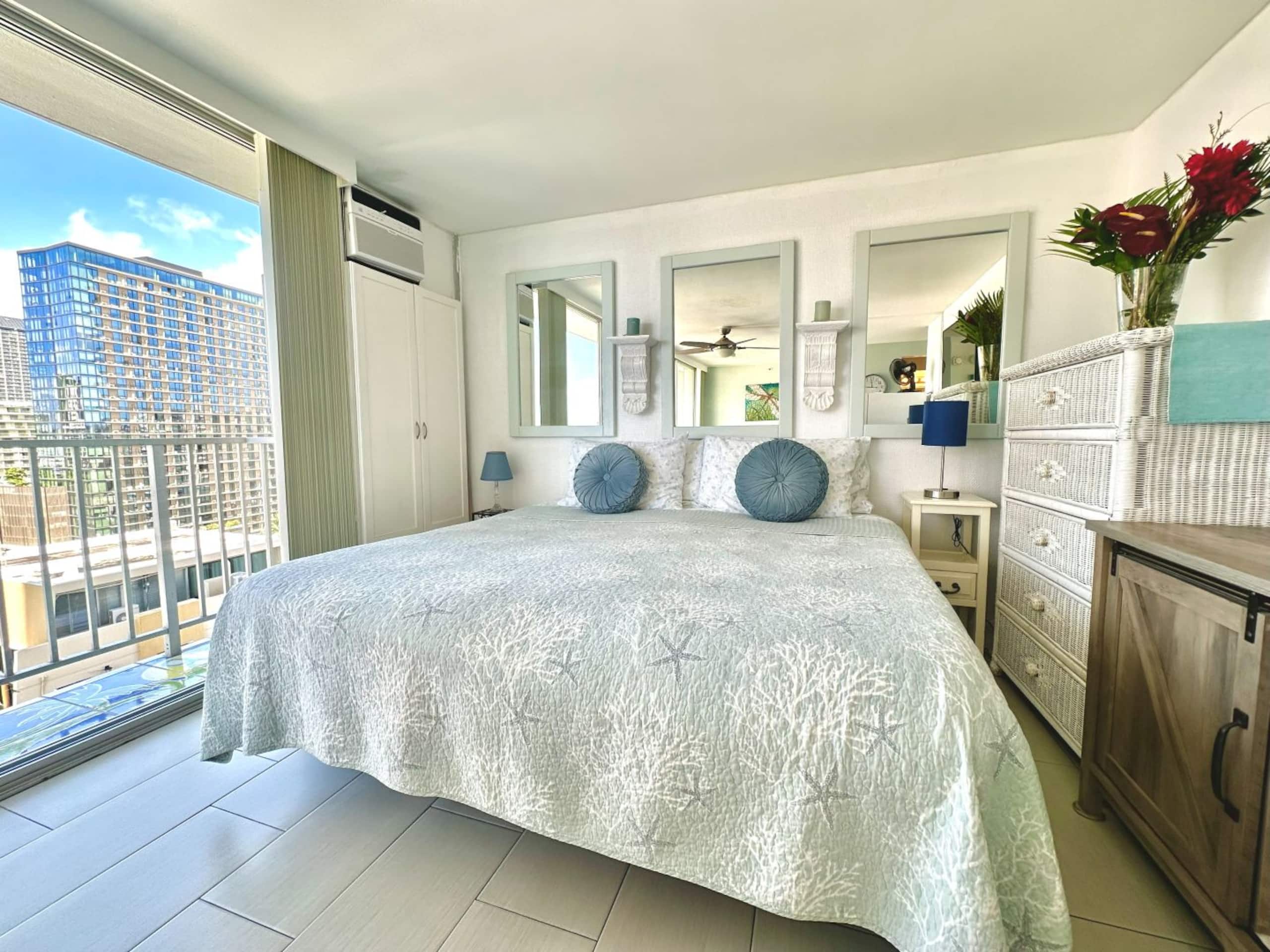 Condo in Honolulu · ★4.91 · Studio · 2 beds · 1 private bath - Image 6