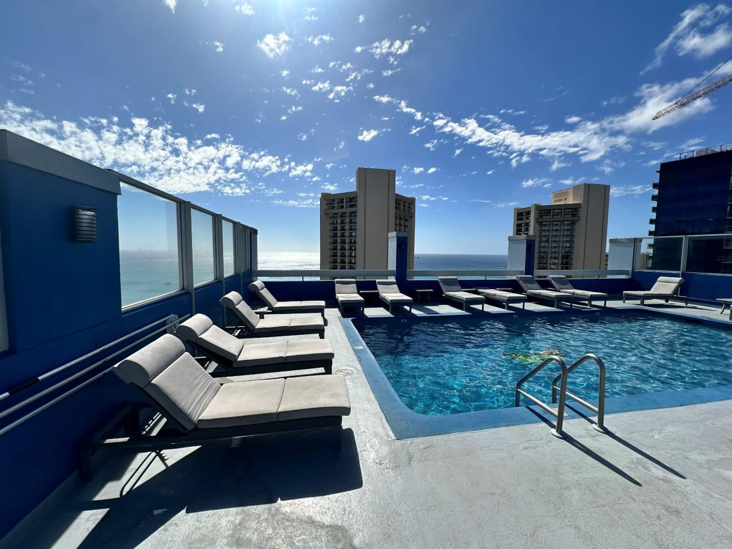 Condo in Honolulu · ★4.91 · Studio · 2 beds · 1 private bath - Image 23