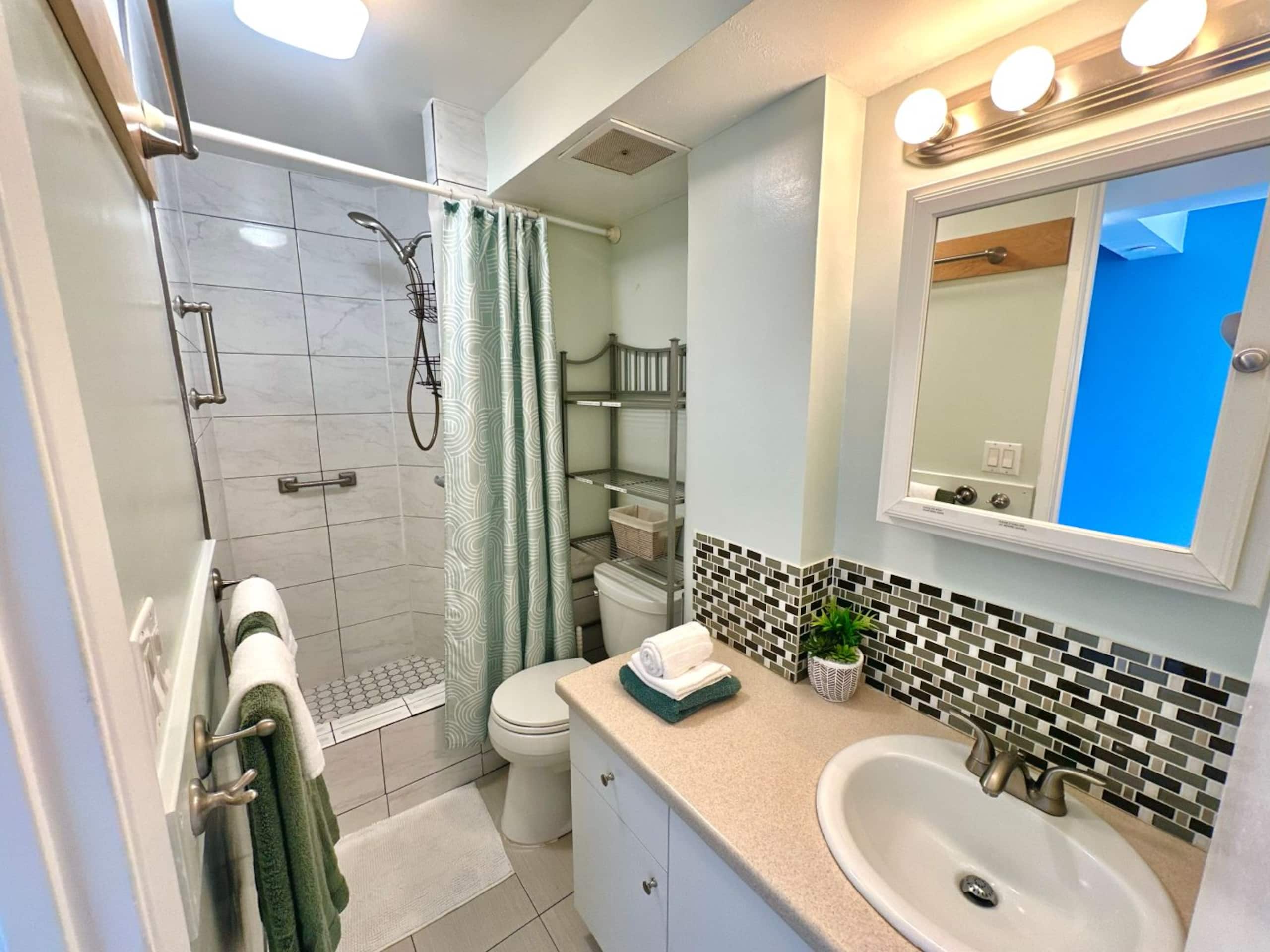 Condo in Honolulu · ★4.91 · Studio · 2 beds · 1 private bath - Image 12