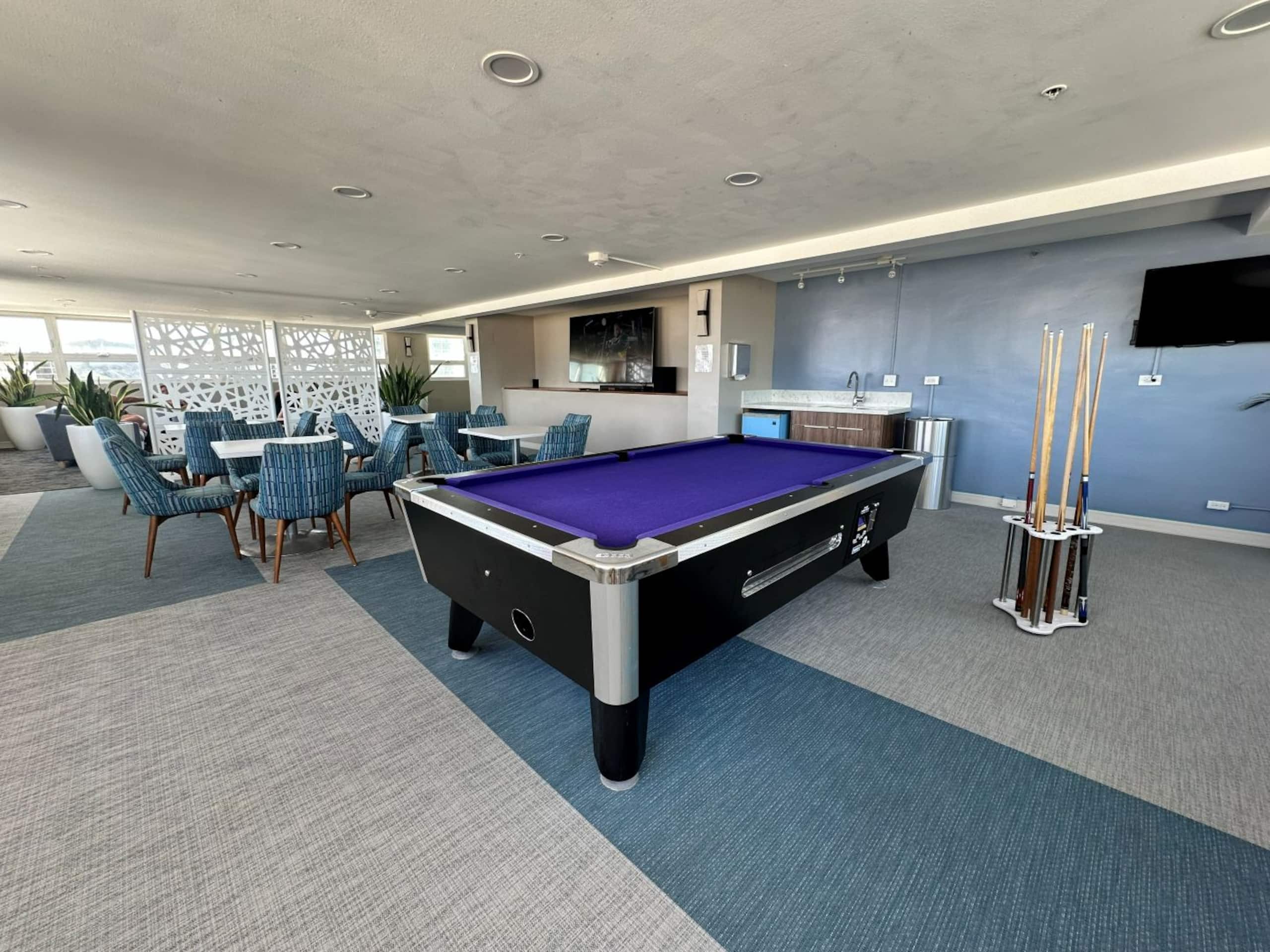 Condo in Honolulu · ★4.91 · Studio · 2 beds · 1 private bath - Image 32