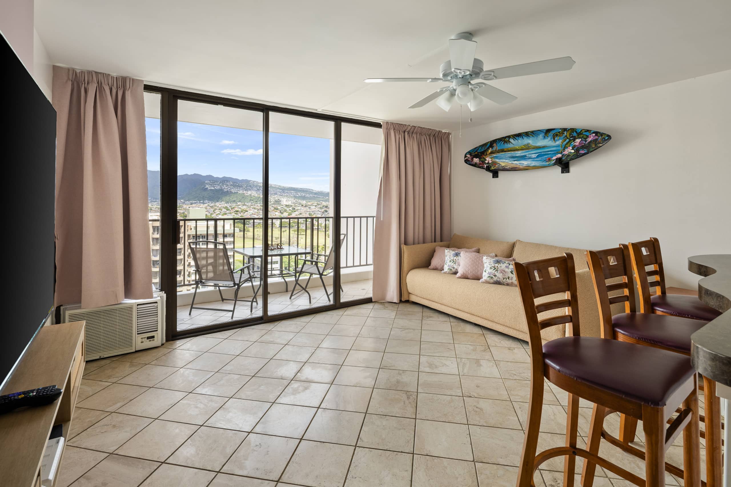 Condo in Honolulu · ★4.72 · 1 bedroom · 3 beds · 1 bath - Image 7