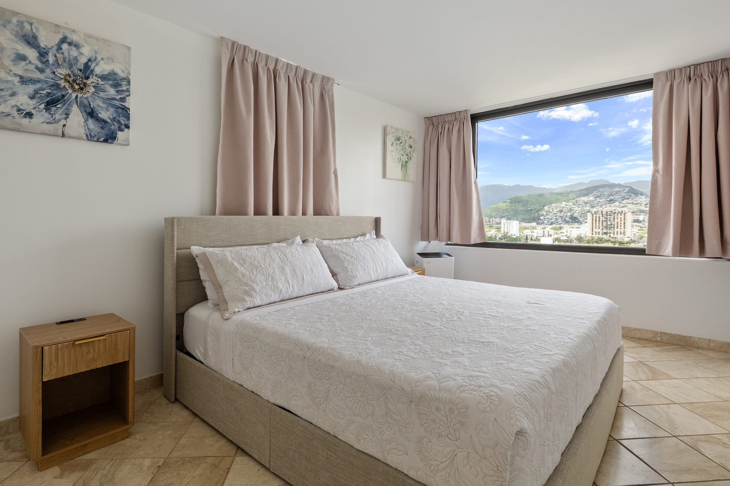 Condo in Honolulu · ★4.72 · 1 bedroom · 3 beds · 1 bath - Image 2