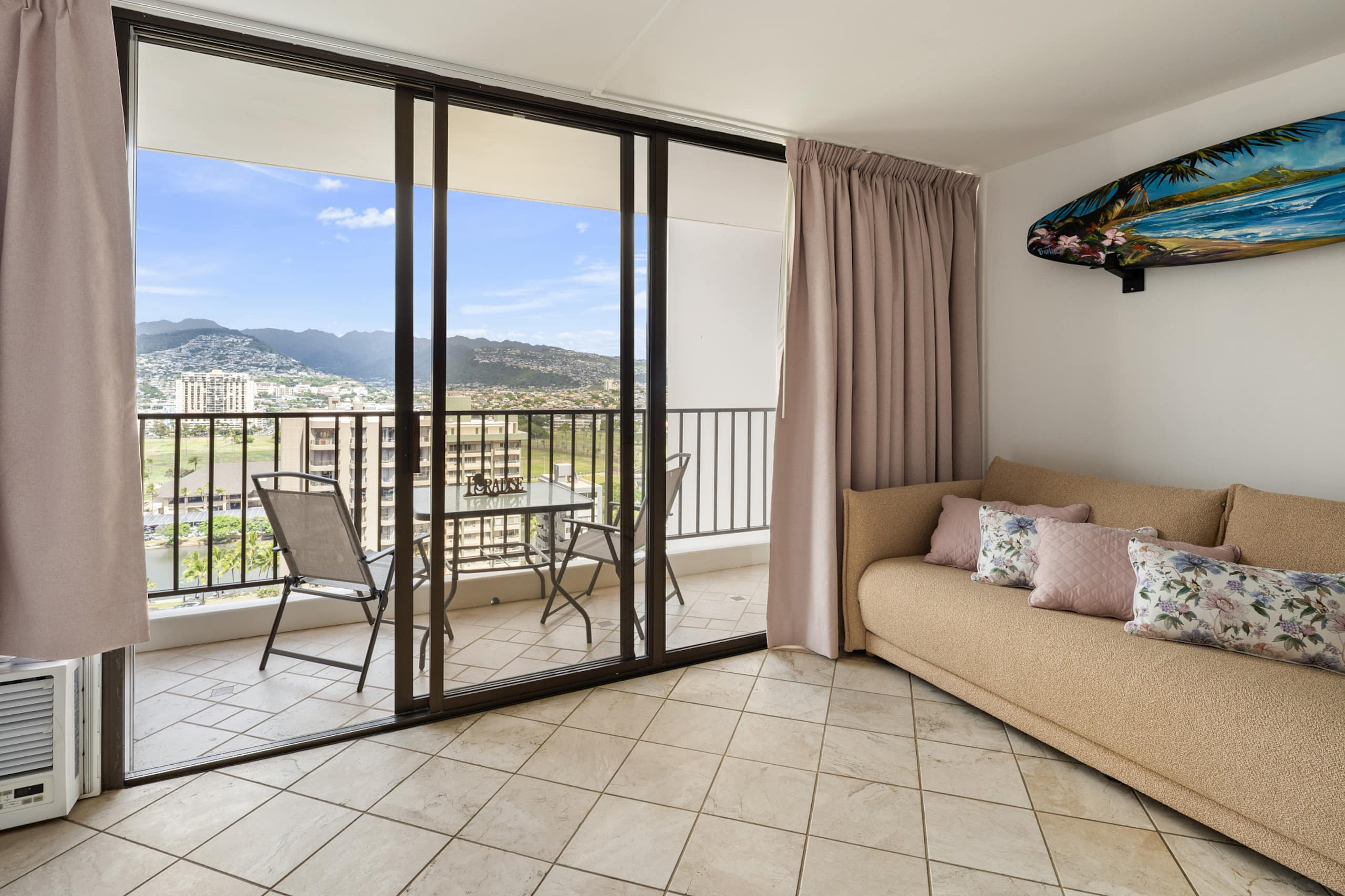 Condo in Honolulu · ★4.72 · 1 bedroom · 3 beds · 1 bath - Image 11